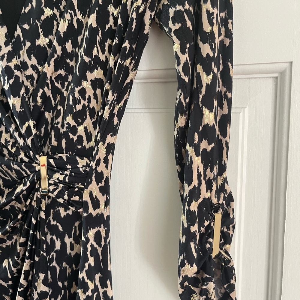 Cache Wrap Dress - Picture 4 of 9